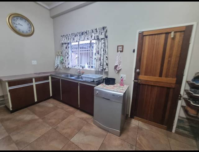 6 BEDROOM HOUSE FOR SALE IN VANDERBIJLPARK SW 5